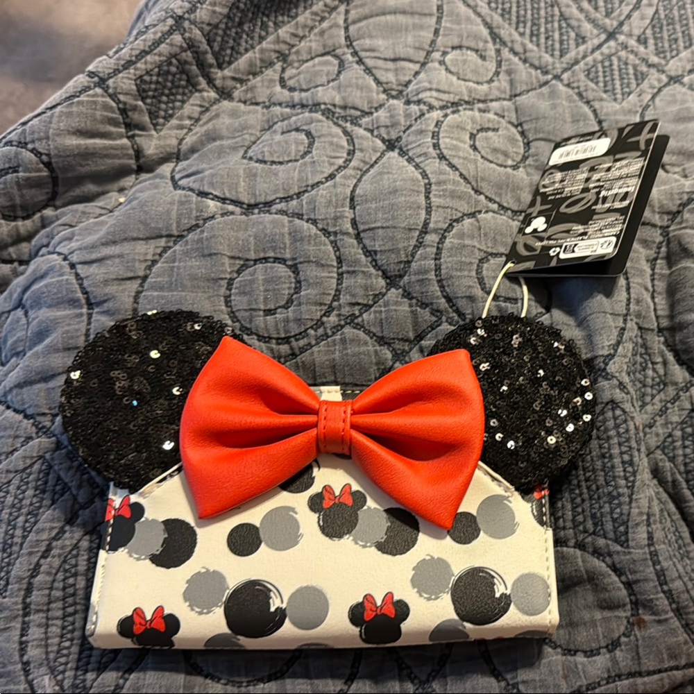 NWT Loungefly Minnie Mouse Wallet with Black and Red Bow